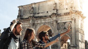 What to Choose? Free Tour vs. Tour with a Guide